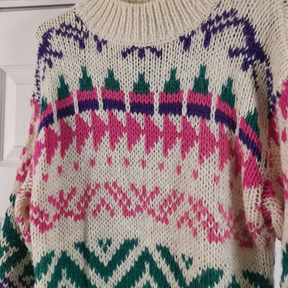 Soft seasonal sweater - Picture 5 of 6